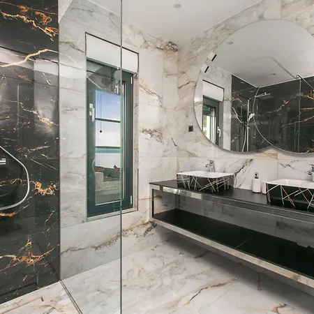 Leona Xxl * Jesenice (Split-Dalmatia)