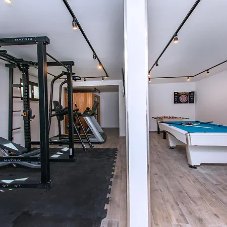 Leona Xxl Villa Jesenice (Split-Dalmatia)