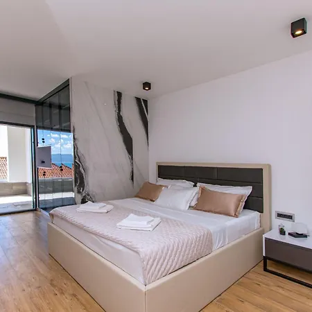 Leona Xxl * Jesenice (Split-Dalmatia)