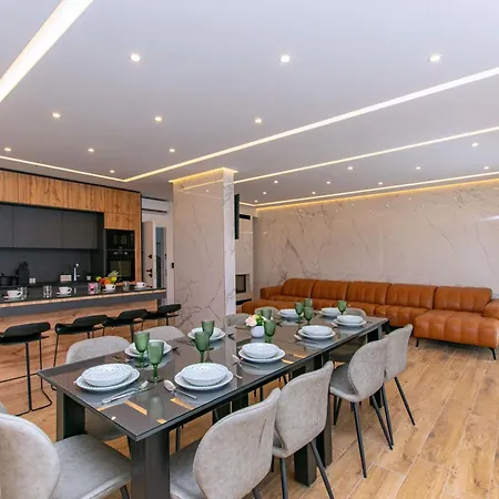 Leona Xxl Jesenice (Split-Dalmatia)